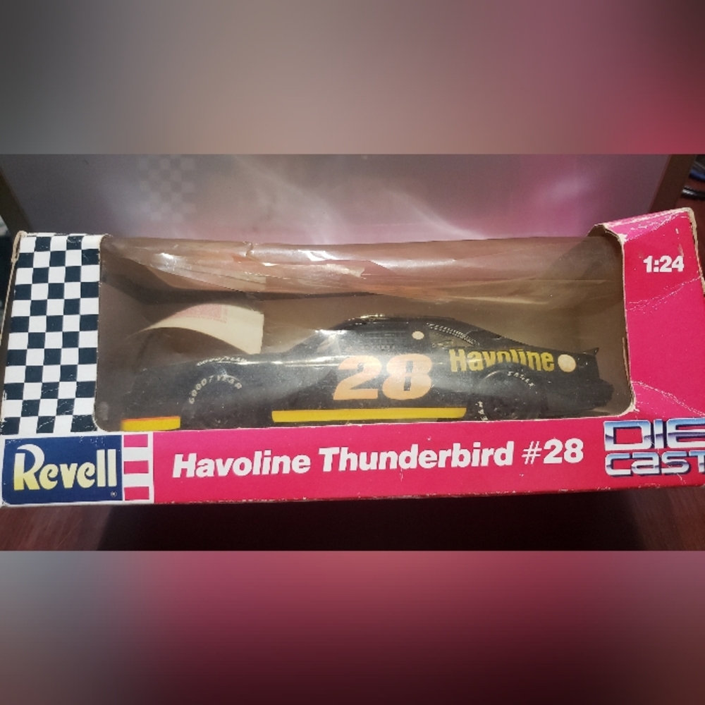 Vintage 1992 Davy Allison #28 Ford Thunderbird 1/24 Scale NIB